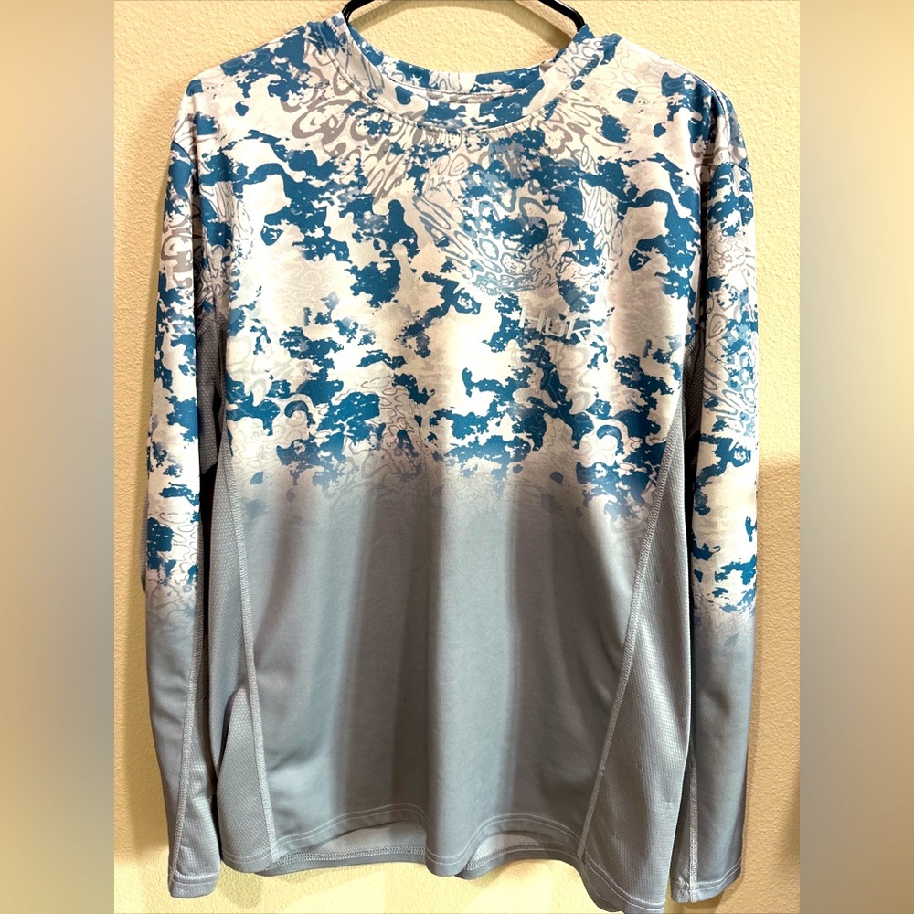 Men’s Huk long sleeve fishing shirt size medium color gray/blue